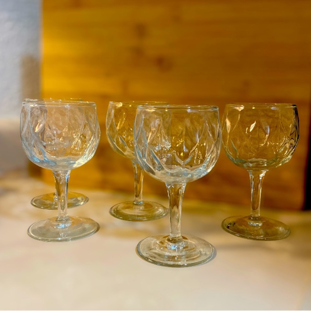 5 Anchor Hocking wine glasses